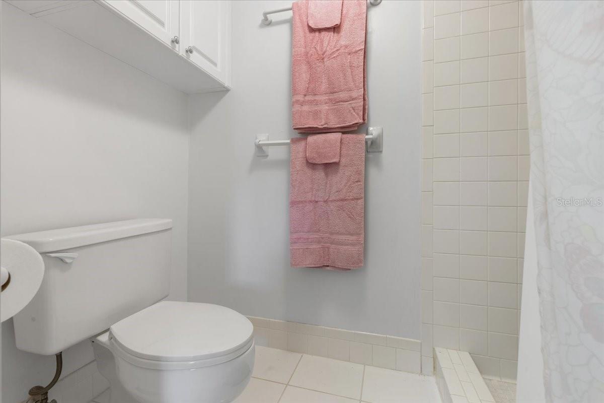 Listing photo id 27 for 108 Lakeview Court 108