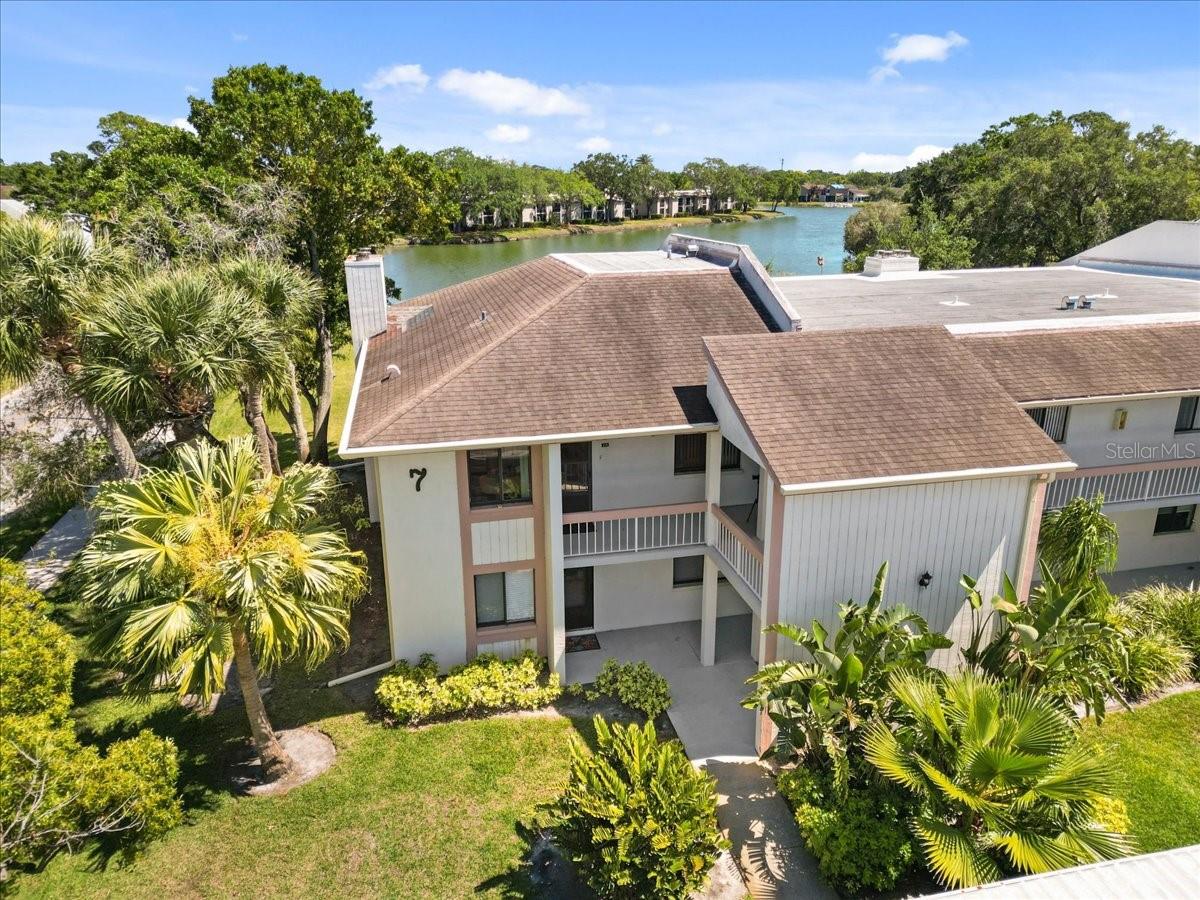Listing photo id 1 for 108 Lakeview Court 108