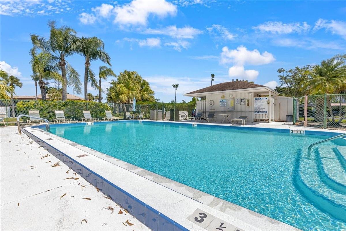 Listing photo id 29 for 108 Lakeview Court 108