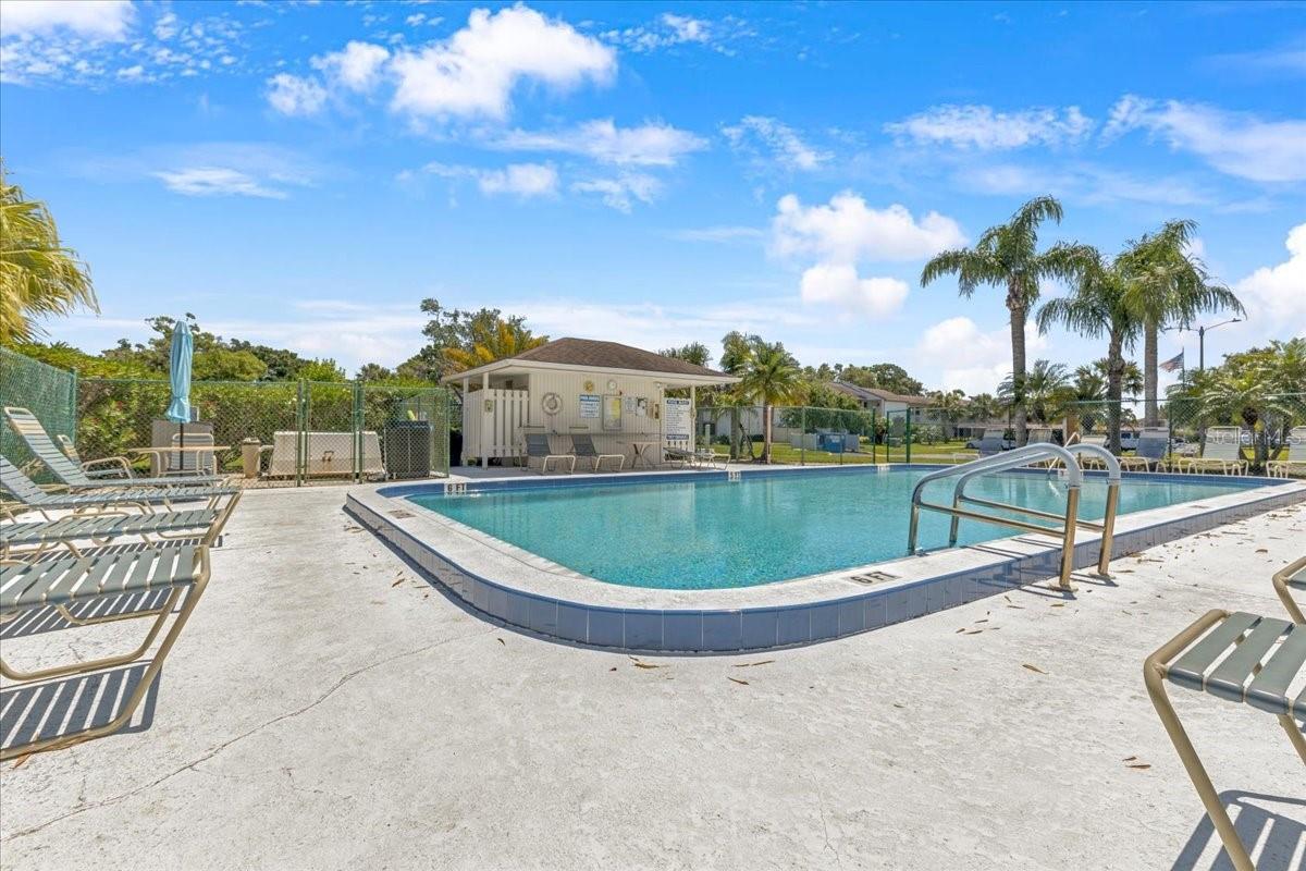 Listing photo id 31 for 108 Lakeview Court 108