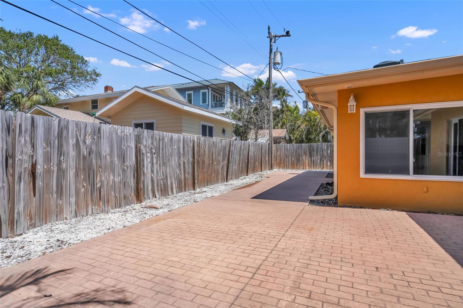 Image 10 of 18 For 1008 Mandalay Avenue