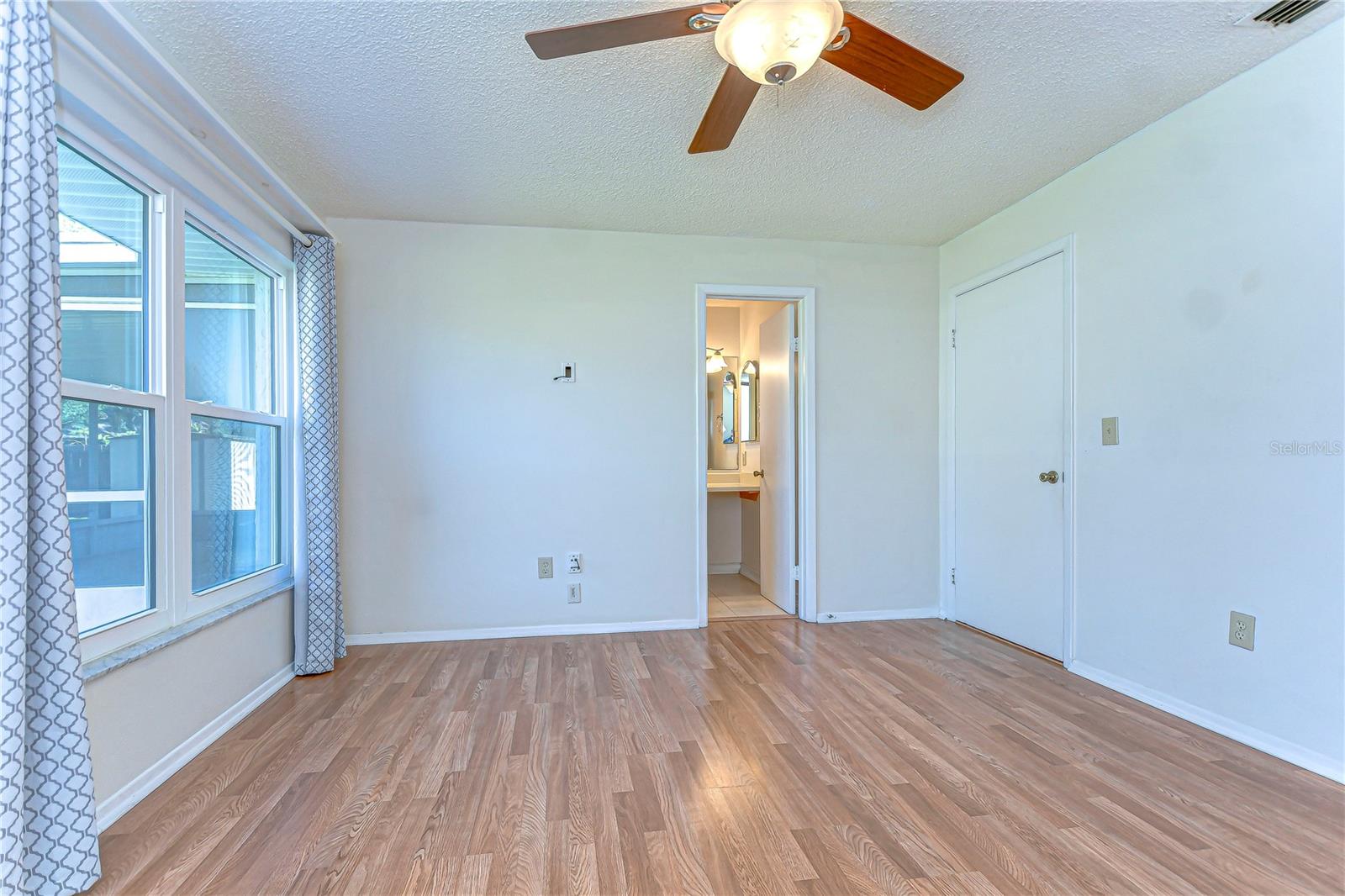 Image 15 of 30 For 2015 Branch Tree Lane