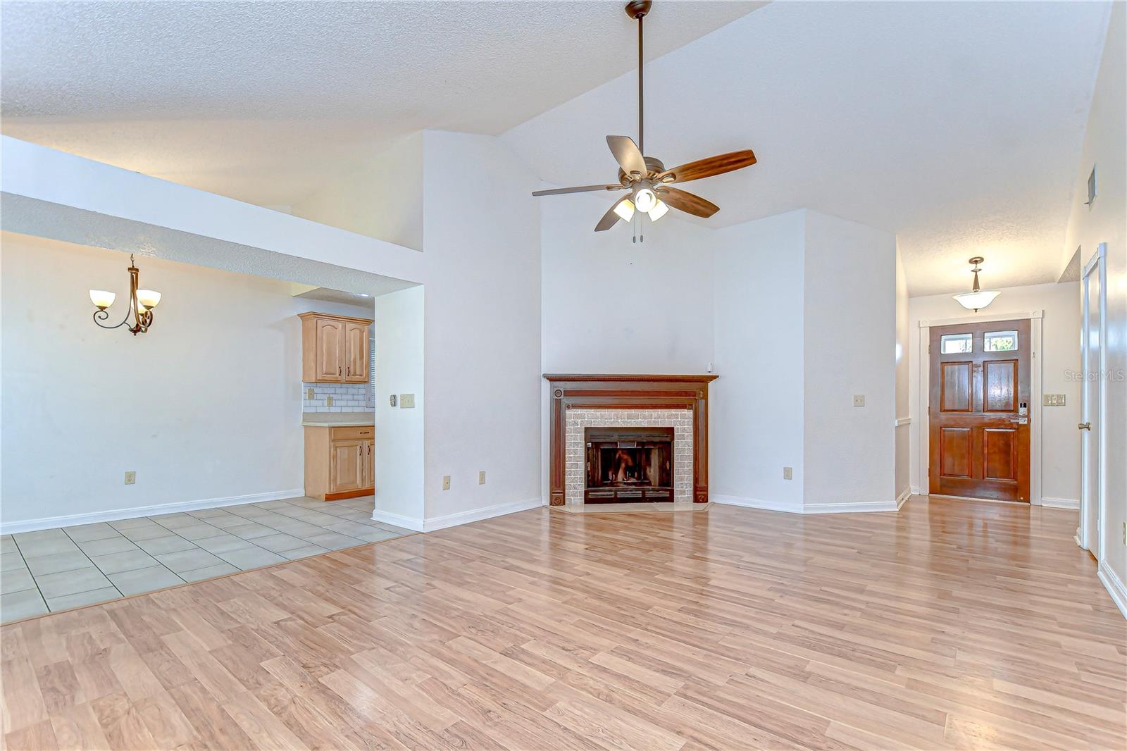 Image 7 of 30 For 2015 Branch Tree Lane