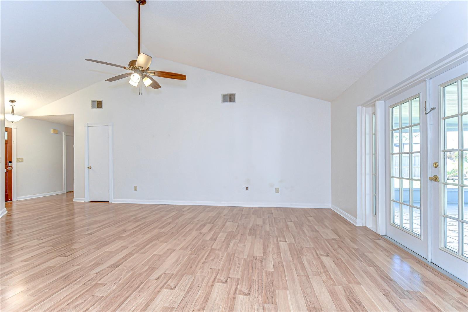 Image 9 of 30 For 2015 Branch Tree Lane