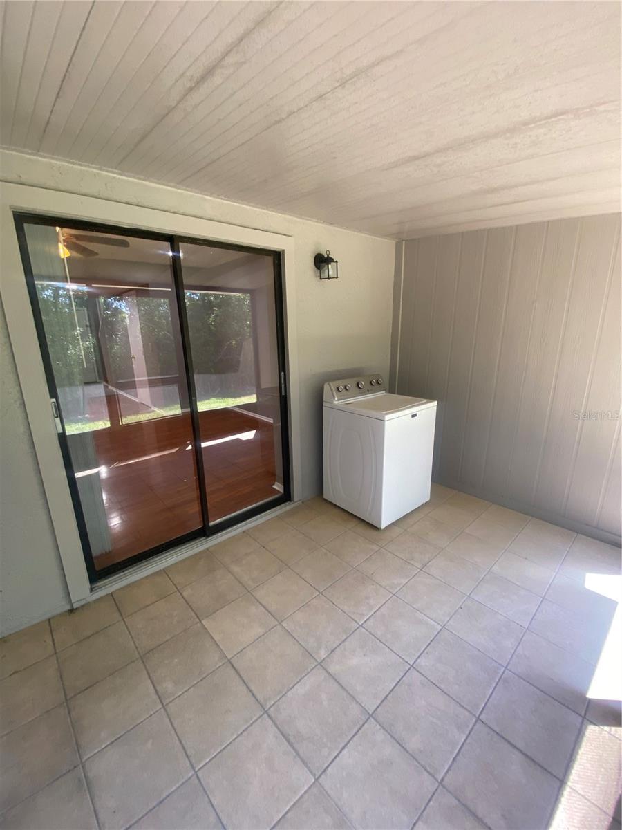 Image 10 of 13 For 10125 Lake Oak Cir