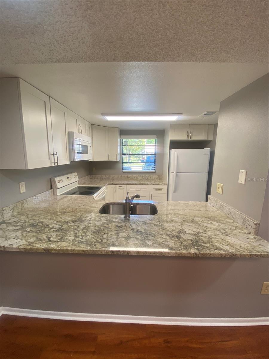 Image 4 of 13 For 10125 Lake Oak Cir