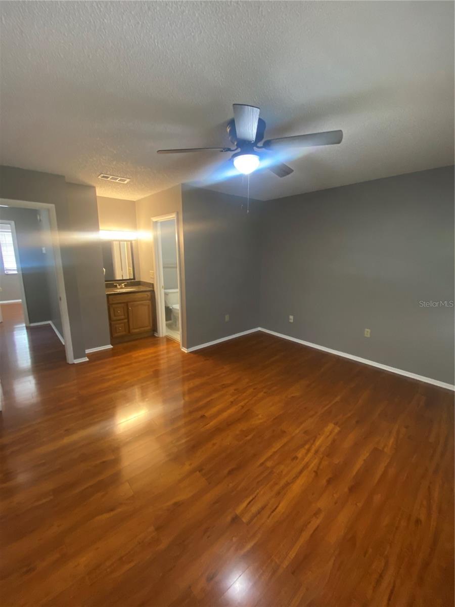 Image 6 of 13 For 10125 Lake Oak Cir