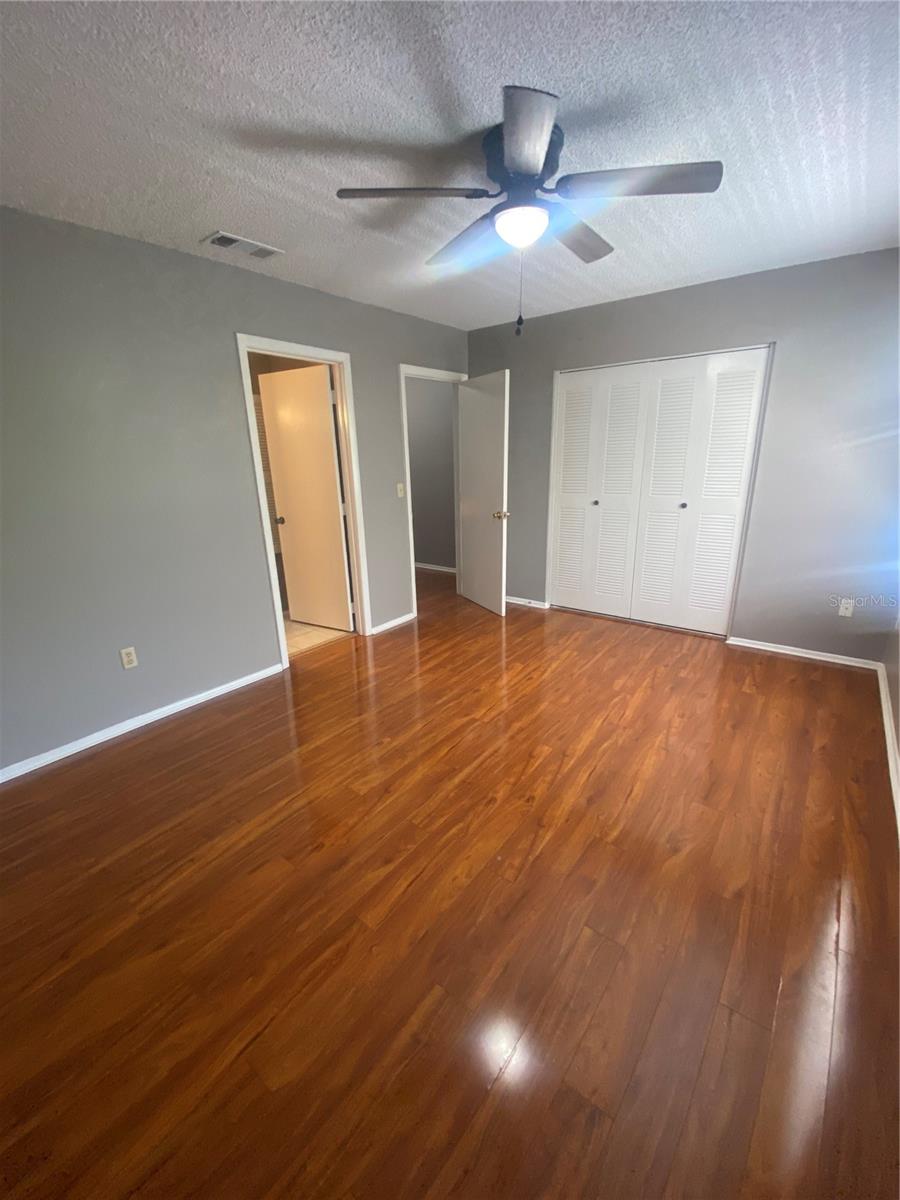 Image 7 of 13 For 10125 Lake Oak Cir