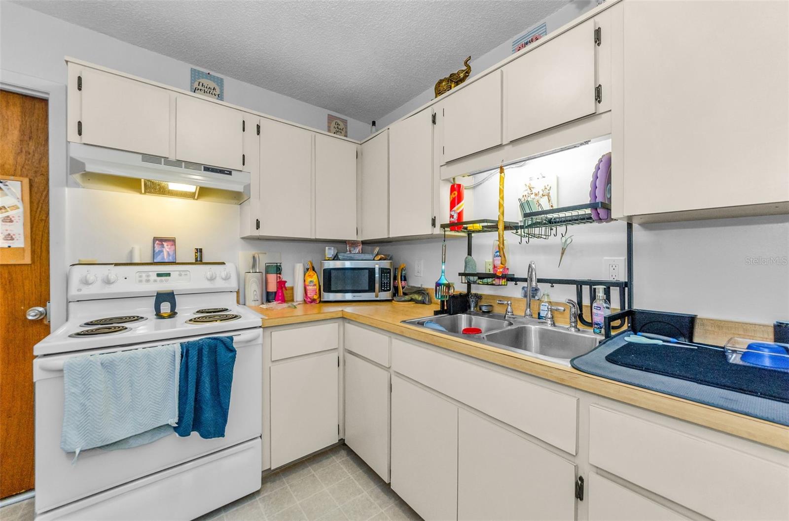 Listing photo id 16 for 618 July Drive