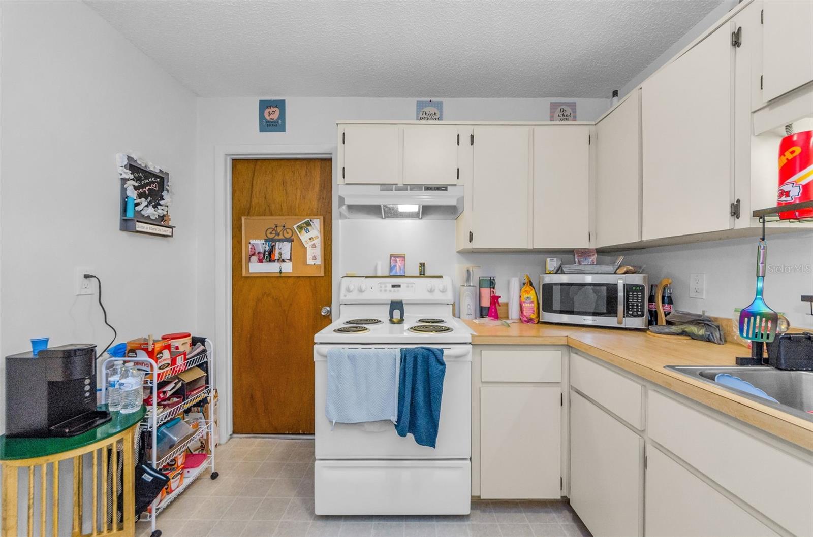 Listing photo id 17 for 618 July Drive