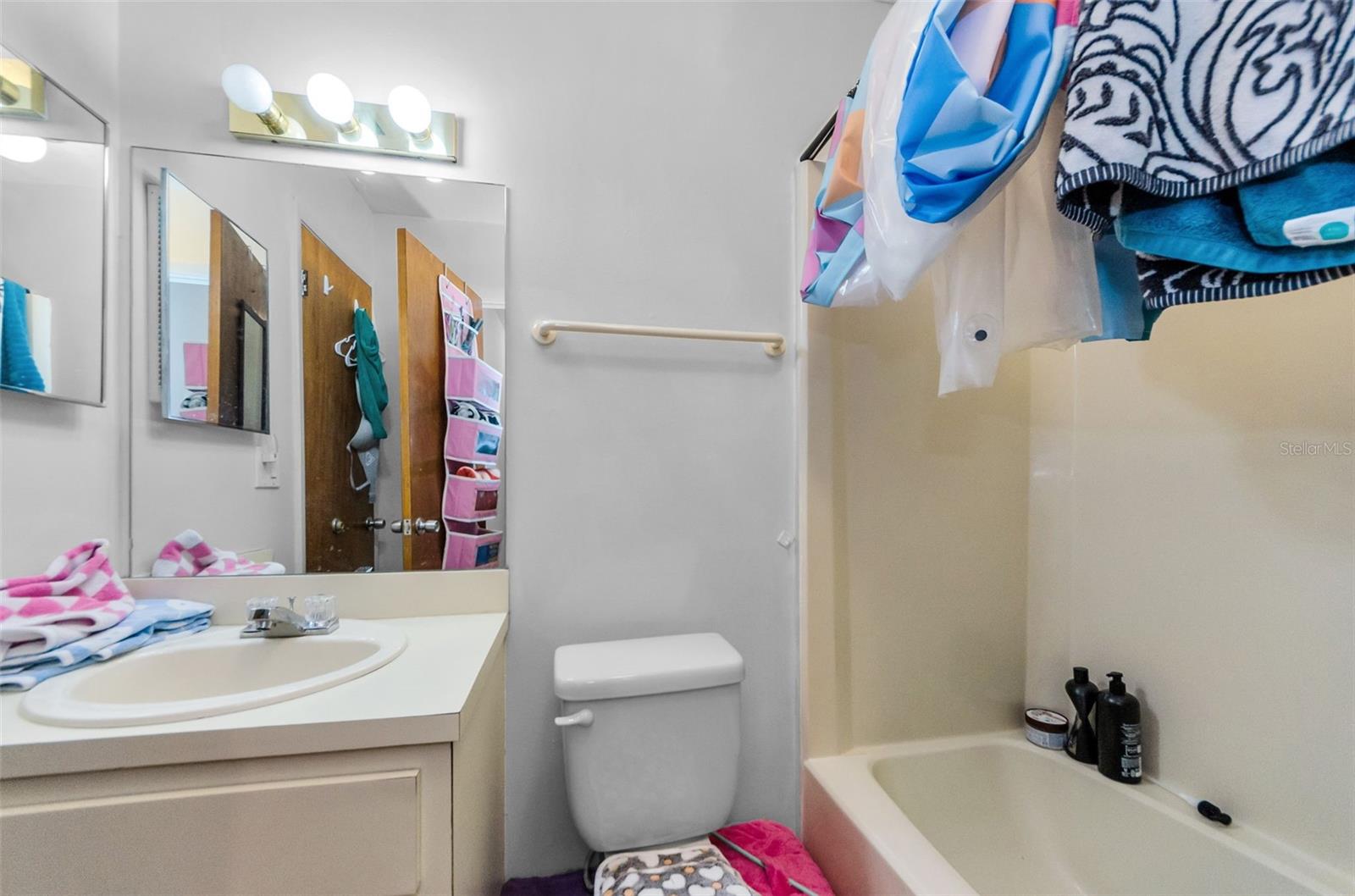 Listing photo id 21 for 618 July Drive