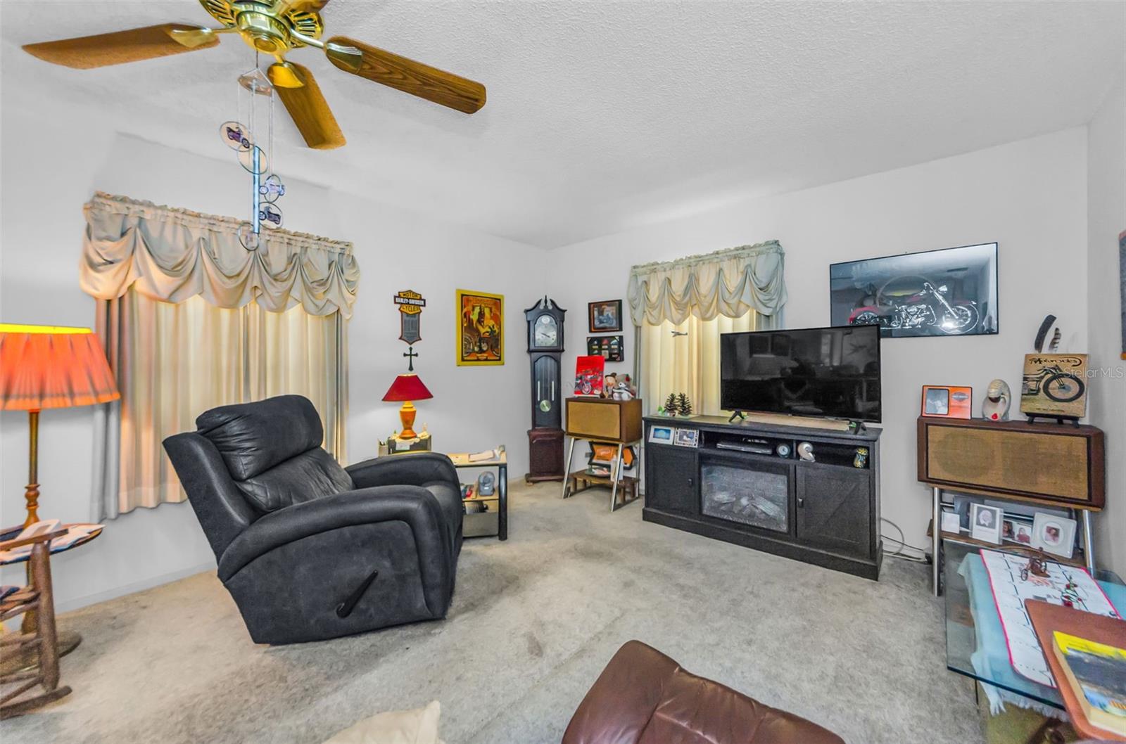 Listing photo id 24 for 618 July Drive