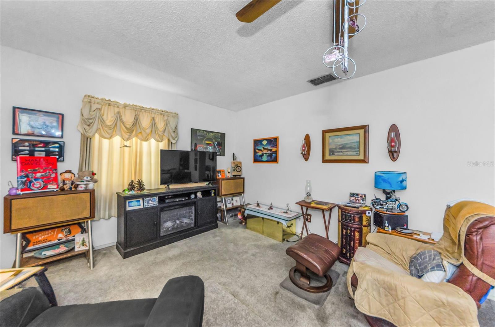 Listing photo id 25 for 618 July Drive