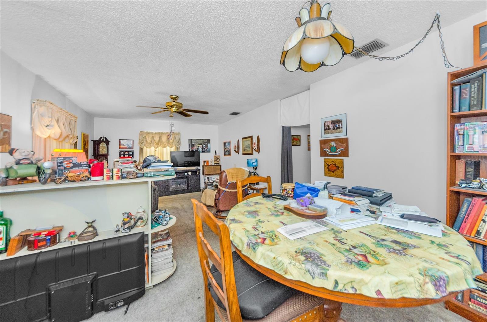 Listing photo id 27 for 618 July Drive