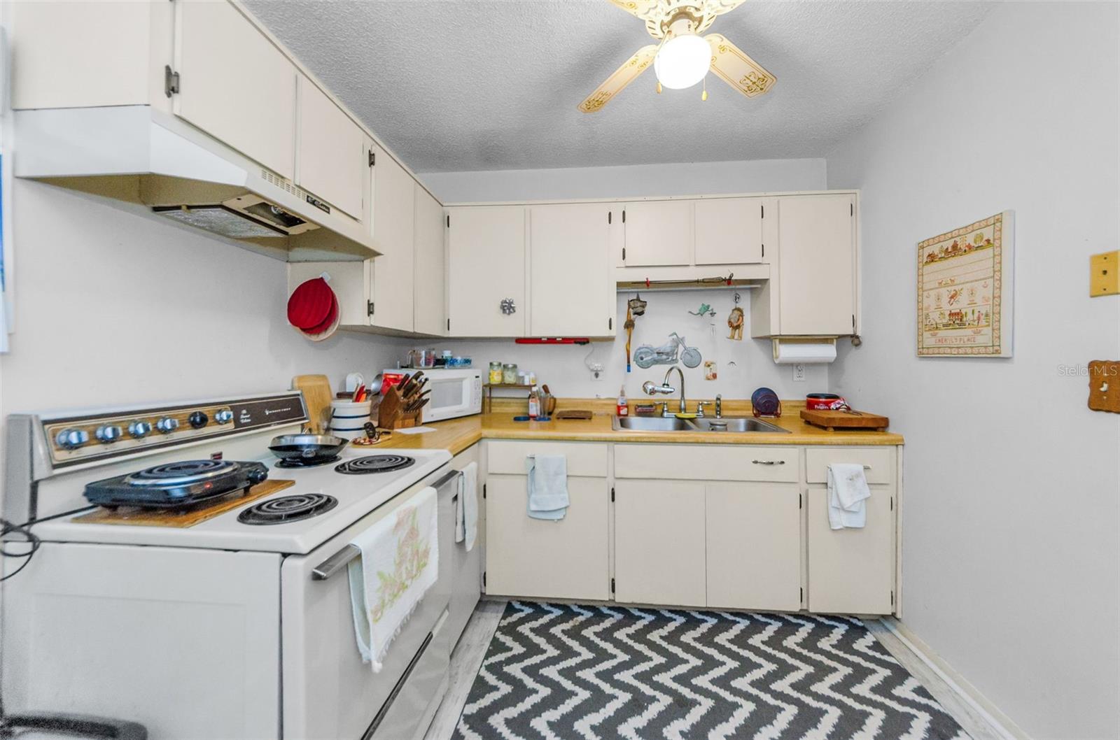 Listing photo id 30 for 618 July Drive