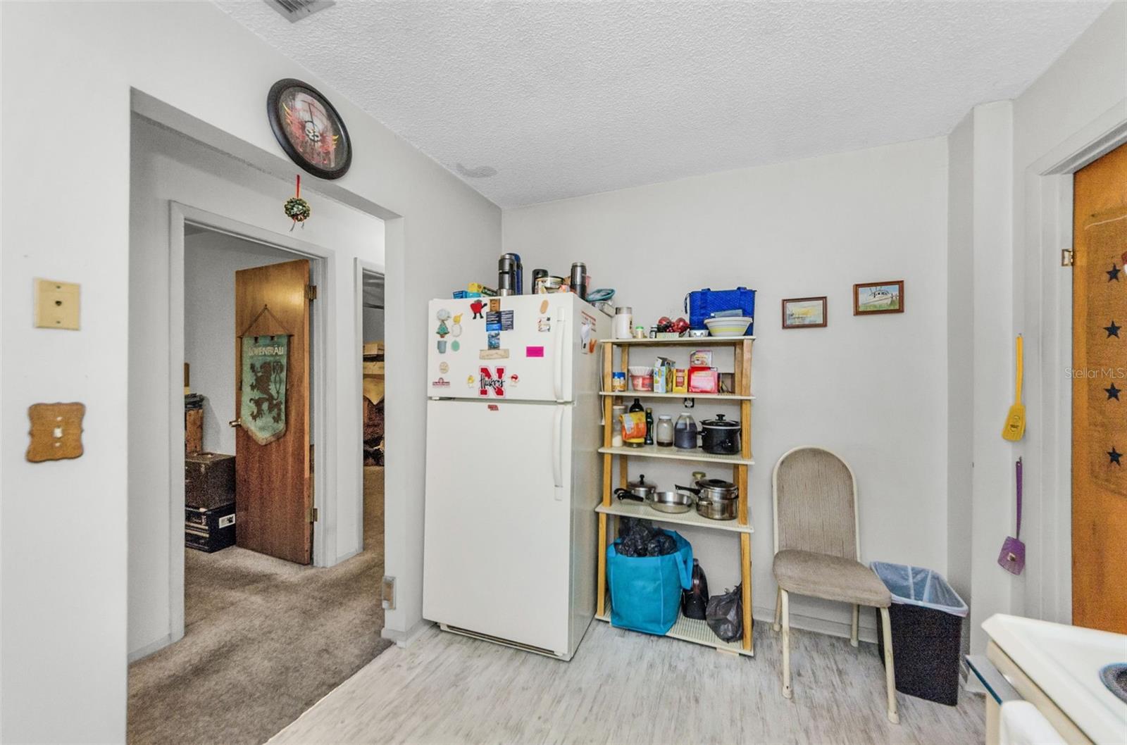Listing photo id 31 for 618 July Drive