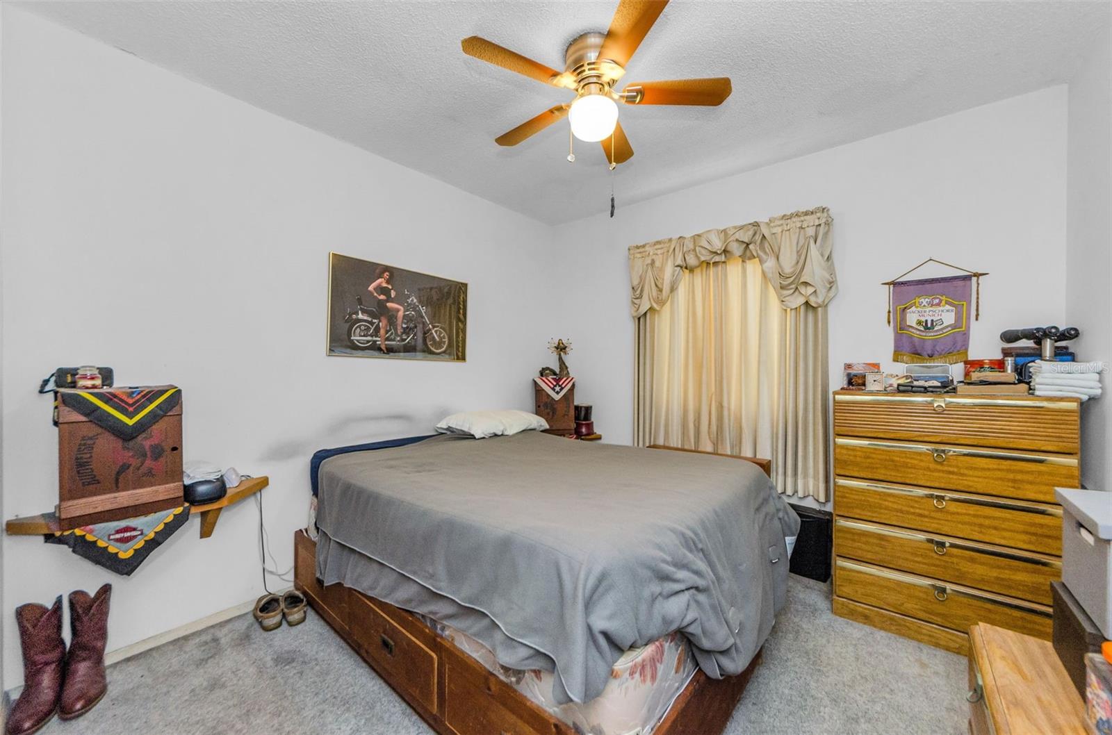 Listing photo id 32 for 618 July Drive
