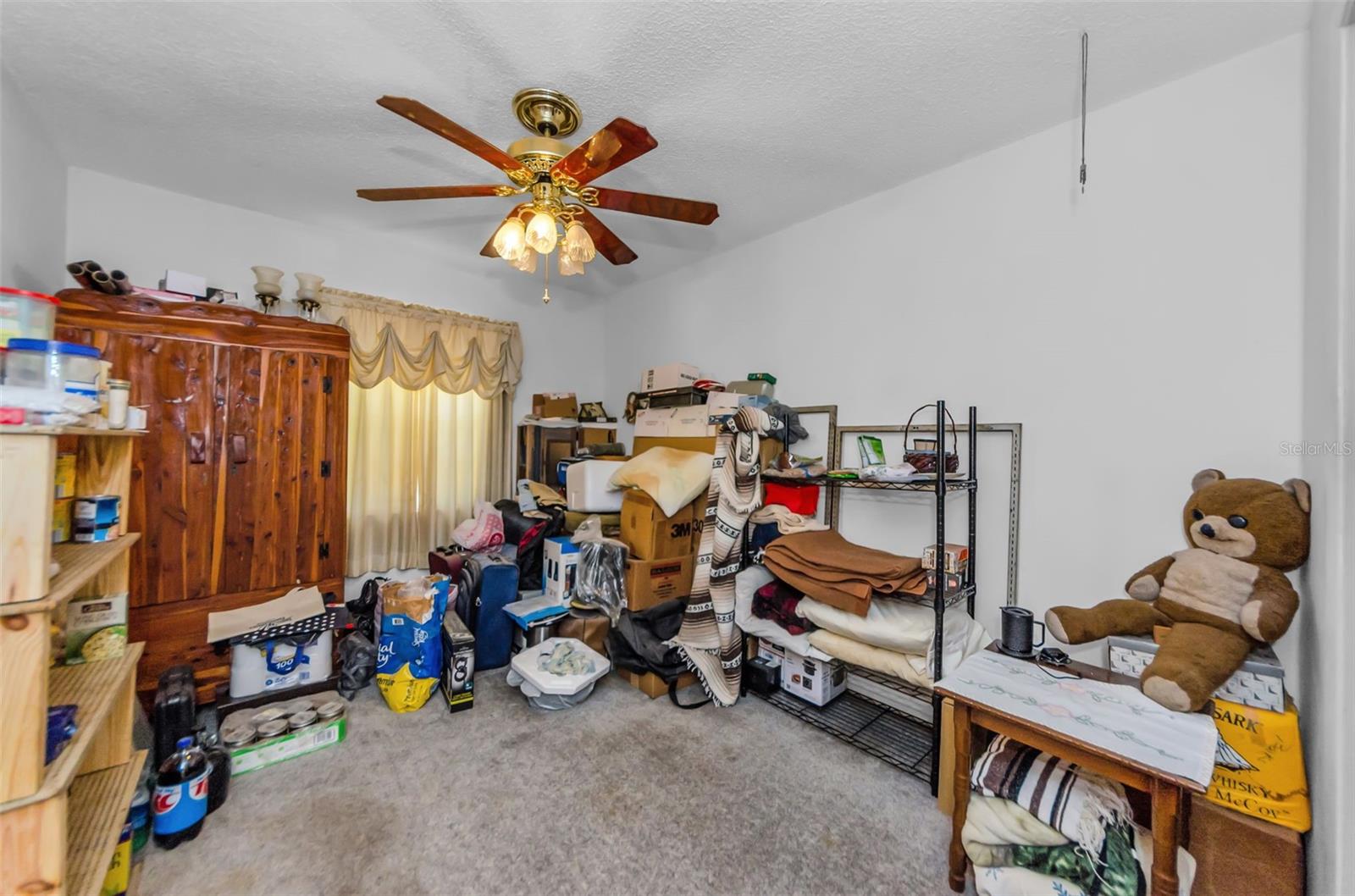 Listing photo id 34 for 618 July Drive