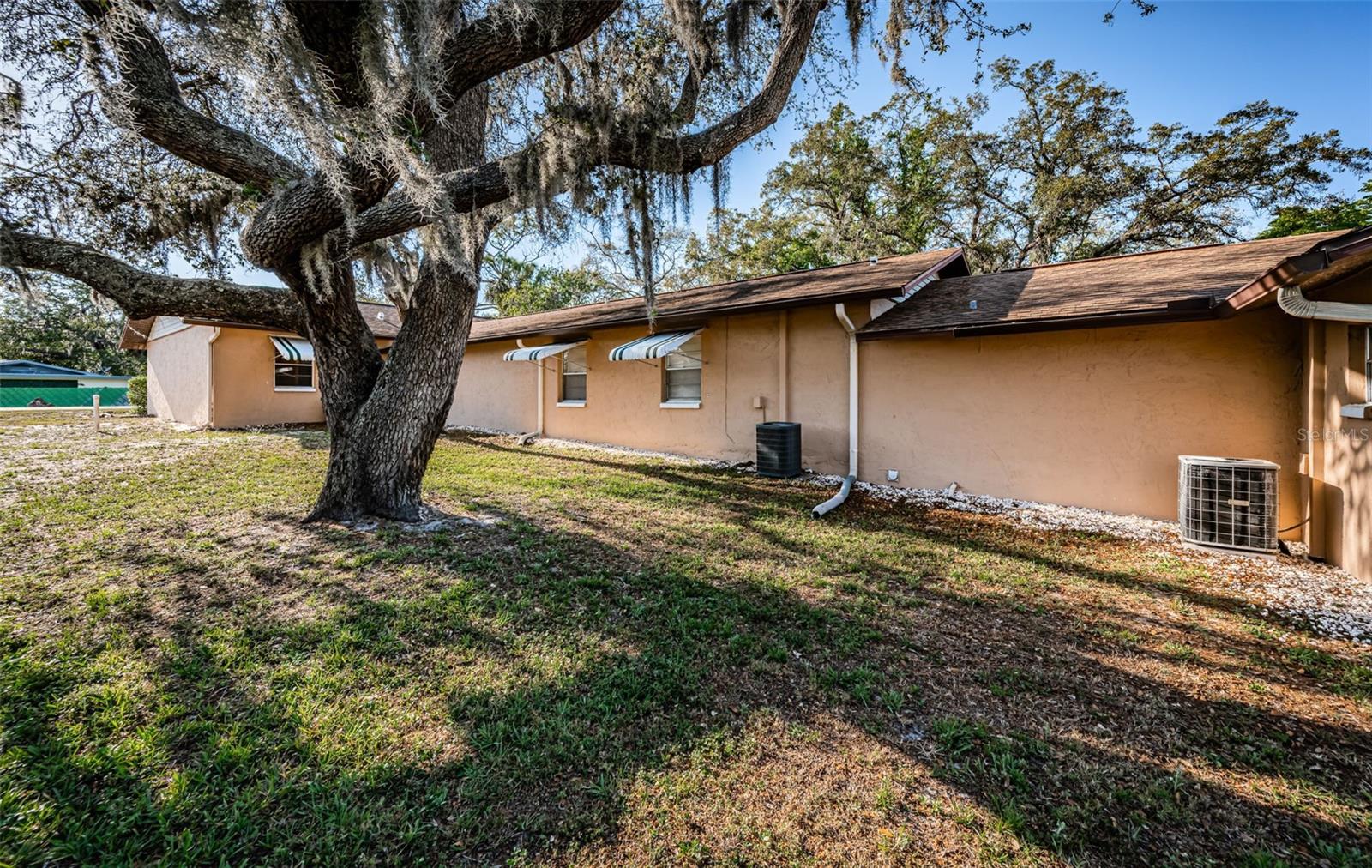 Listing photo id 41 for 618 July Drive