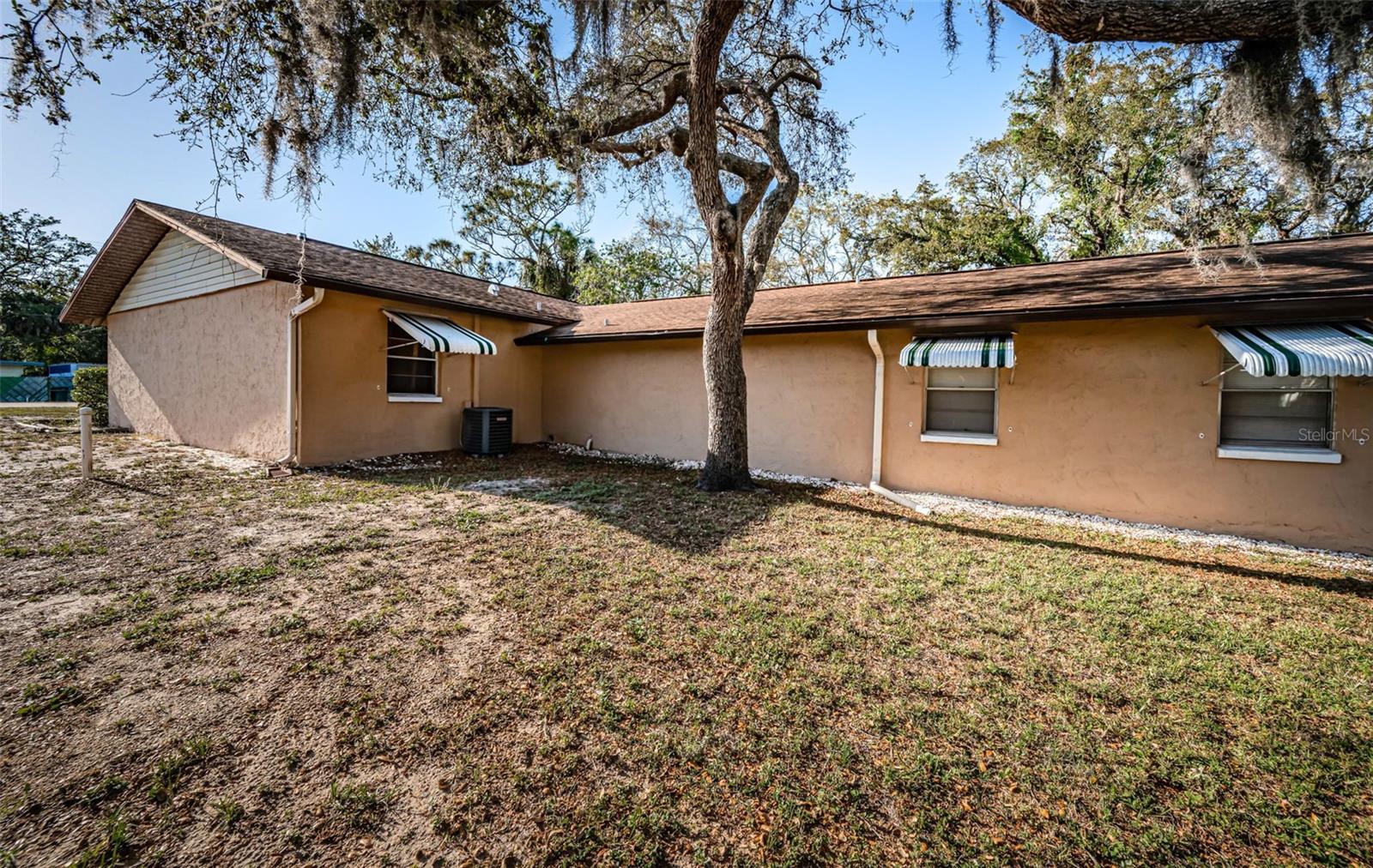 Listing photo id 42 for 618 July Drive