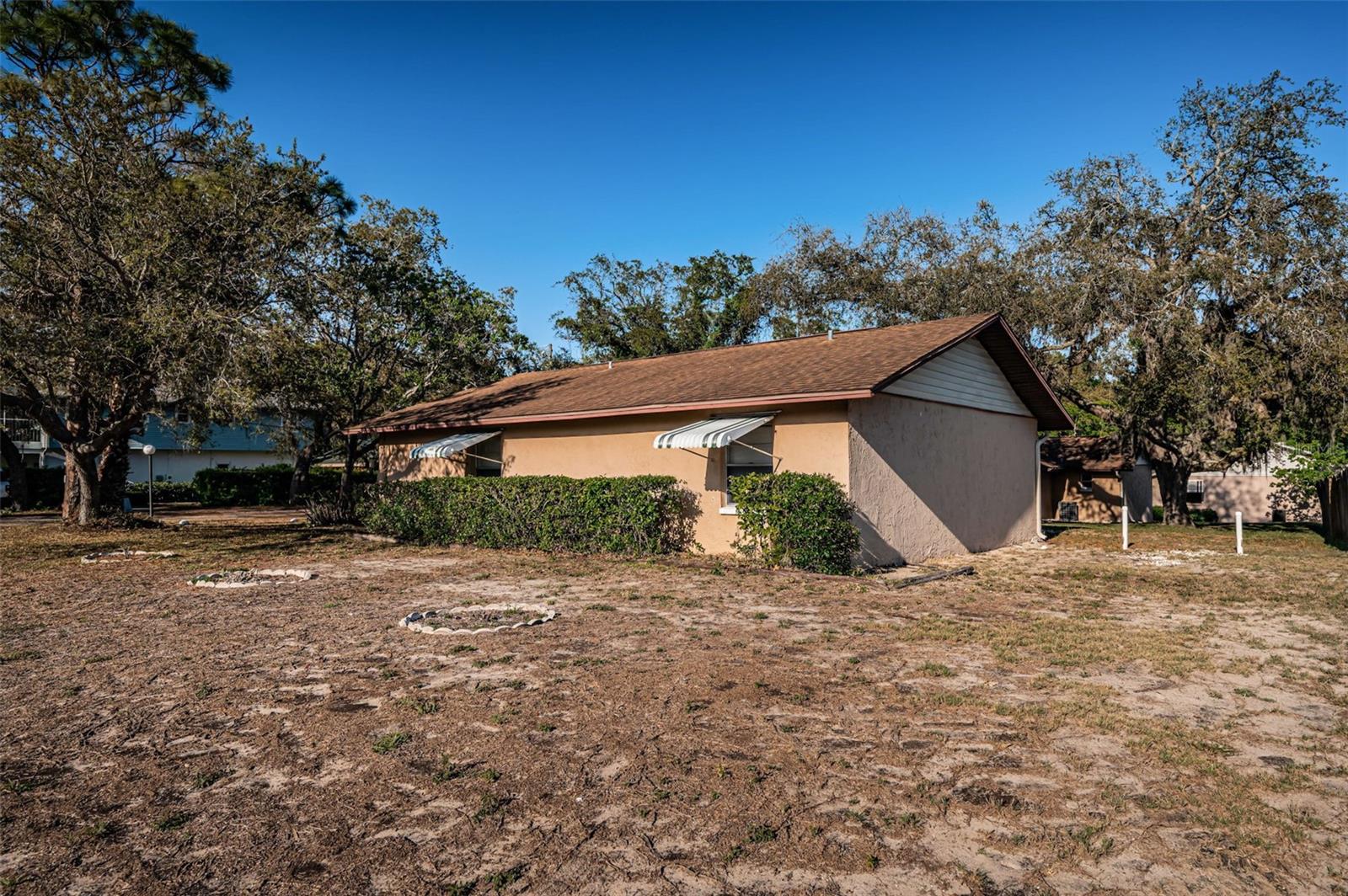 Listing photo id 44 for 618 July Drive