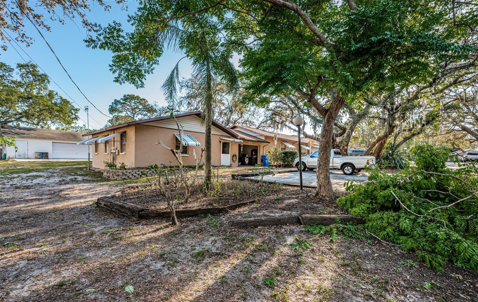 Listing photo id 46 for 618 July Drive