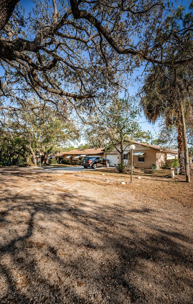 Listing photo id 47 for 618 July Drive