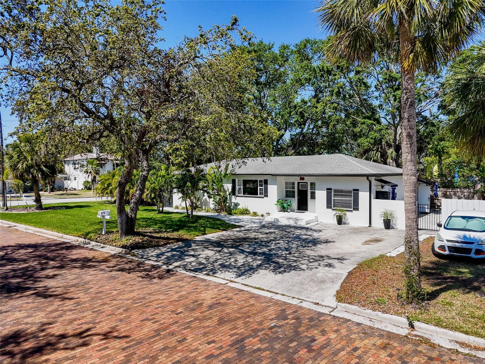 Image 40 of 79 For 1600 Pasadena Dr