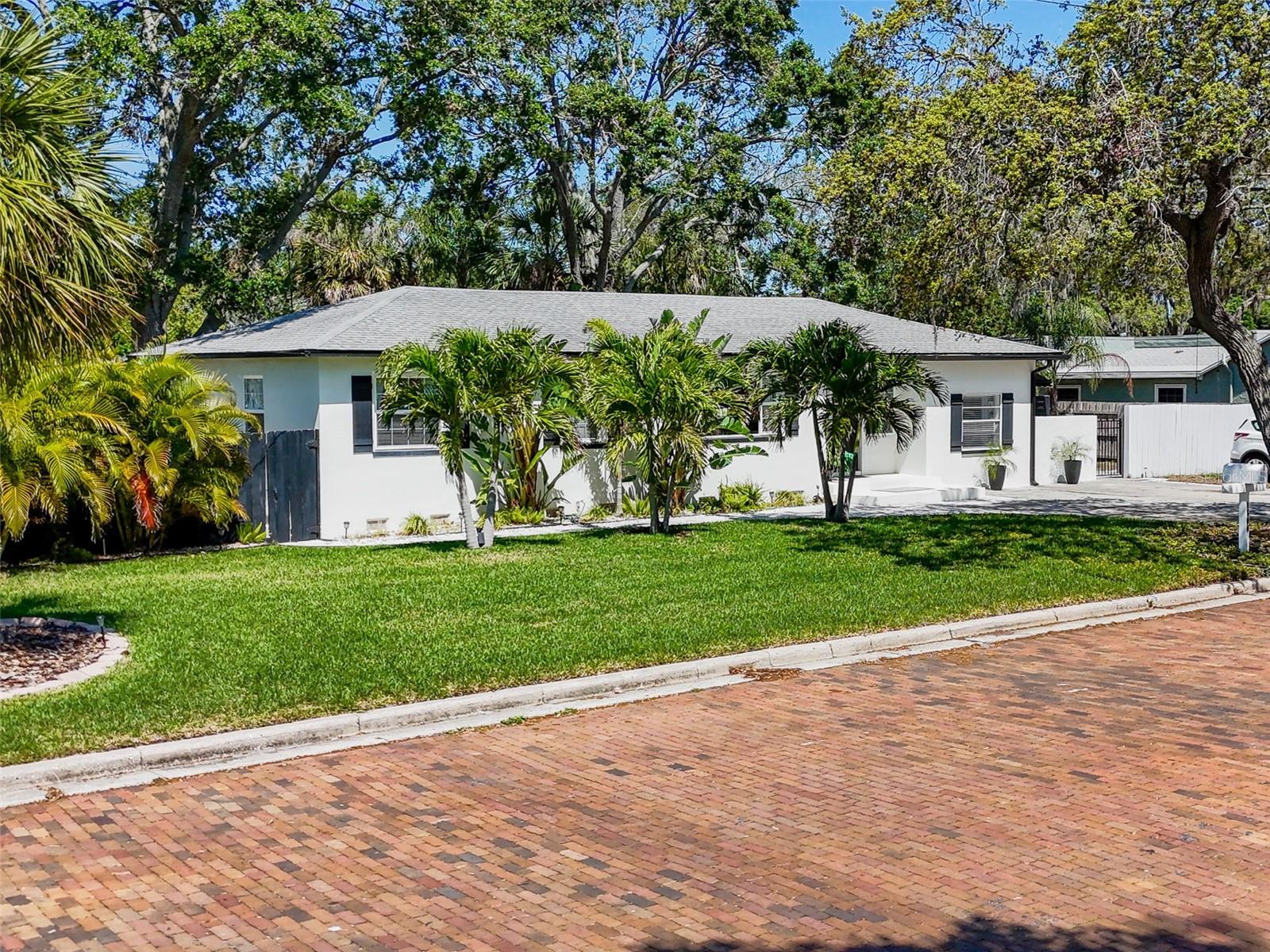 Image 41 of 79 For 1600 Pasadena Dr