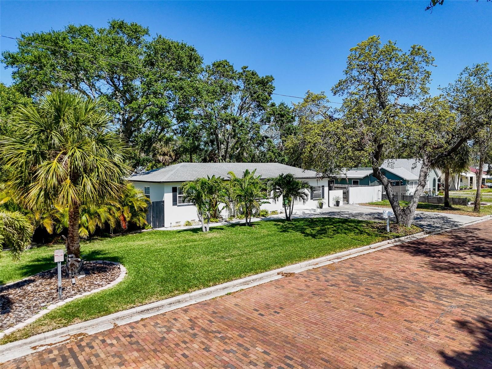 Image 51 of 79 For 1600 Pasadena Dr