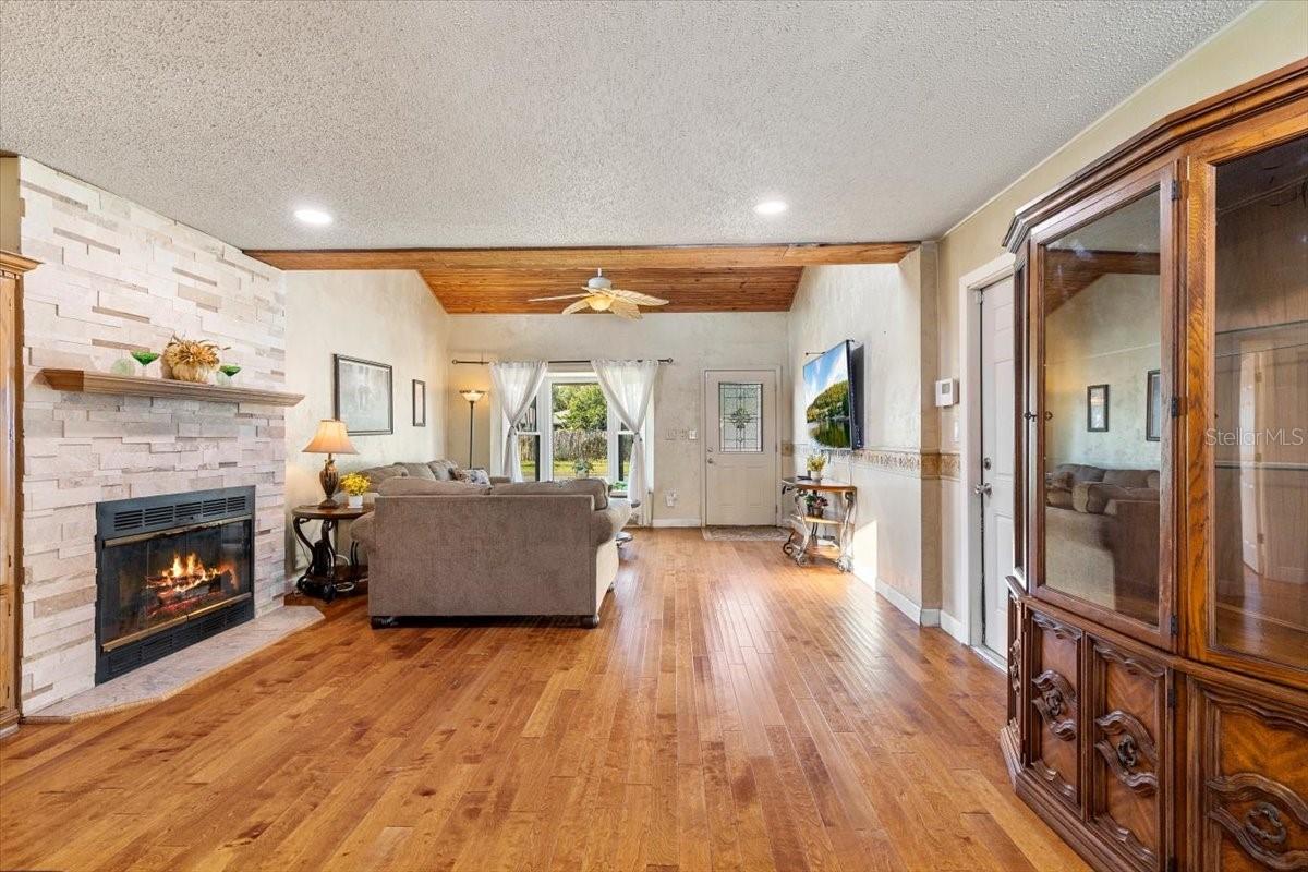 Image 16 of 40 For 7025 Orkney Avenue N