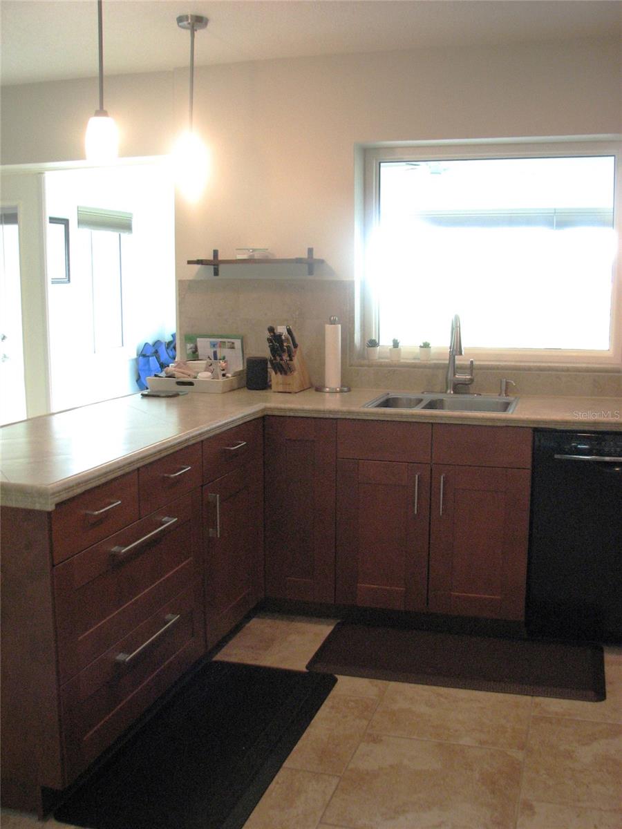 Image 6 of 19 For 2116 Harleston Place 213