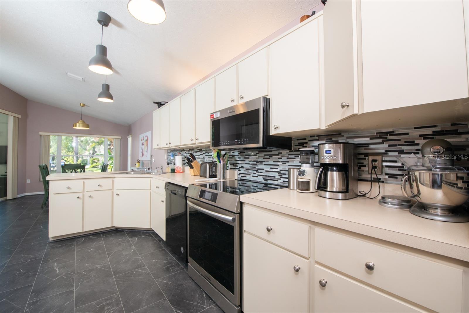 Image 27 of 40 For 10321 Ravines Drive