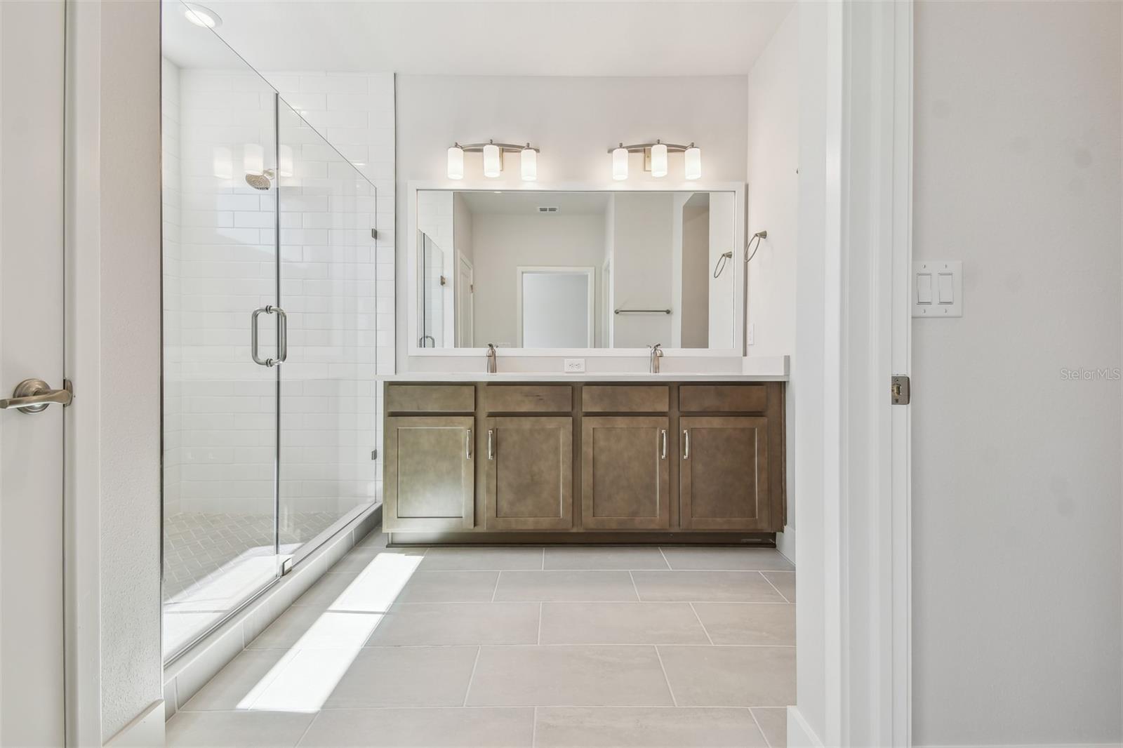 Image 31 of 44 For 10712 Oak Bend Drive