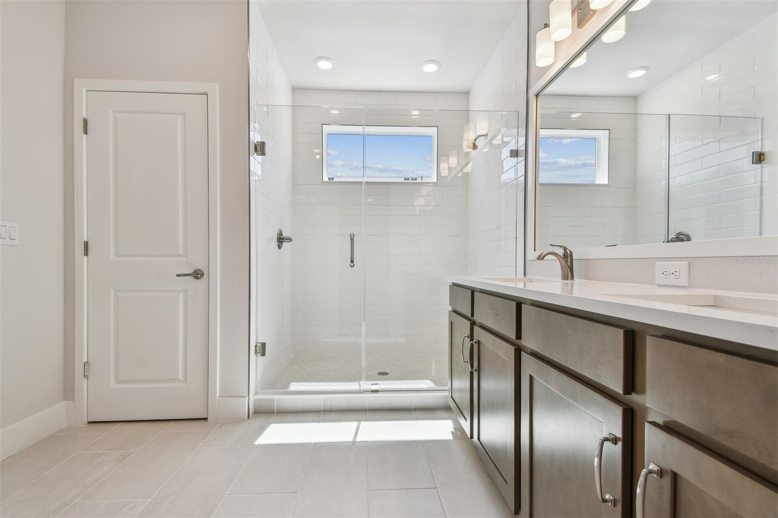 Image 32 of 44 For 10712 Oak Bend Drive
