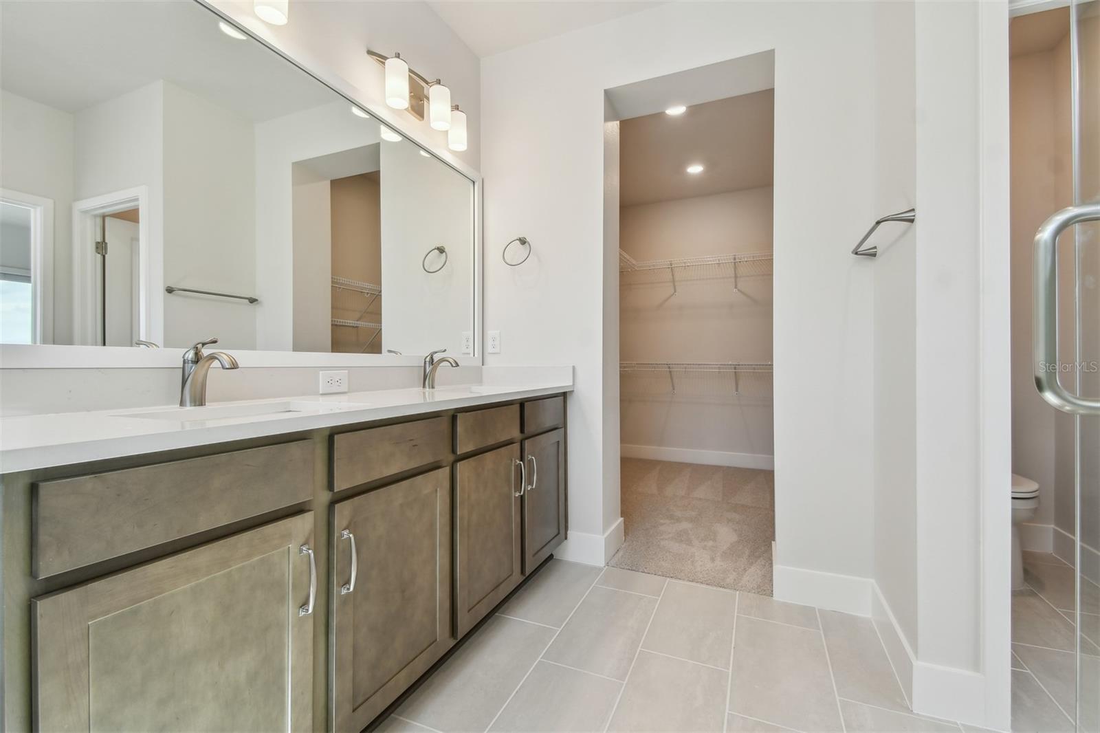 Image 33 of 44 For 10712 Oak Bend Drive