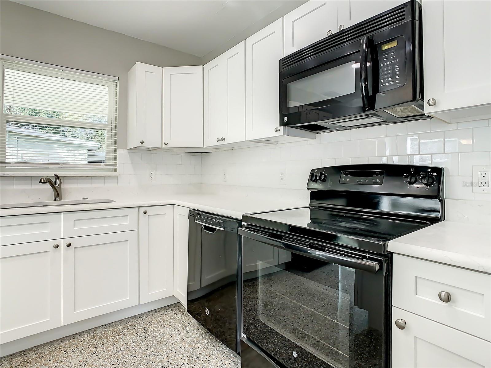 Image 11 of 42 For 8111 30th Avenue N