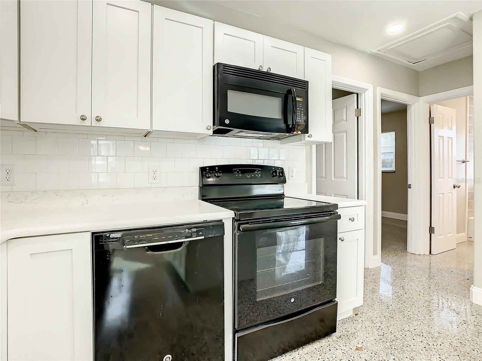 Image 13 of 42 For 8111 30th Avenue N
