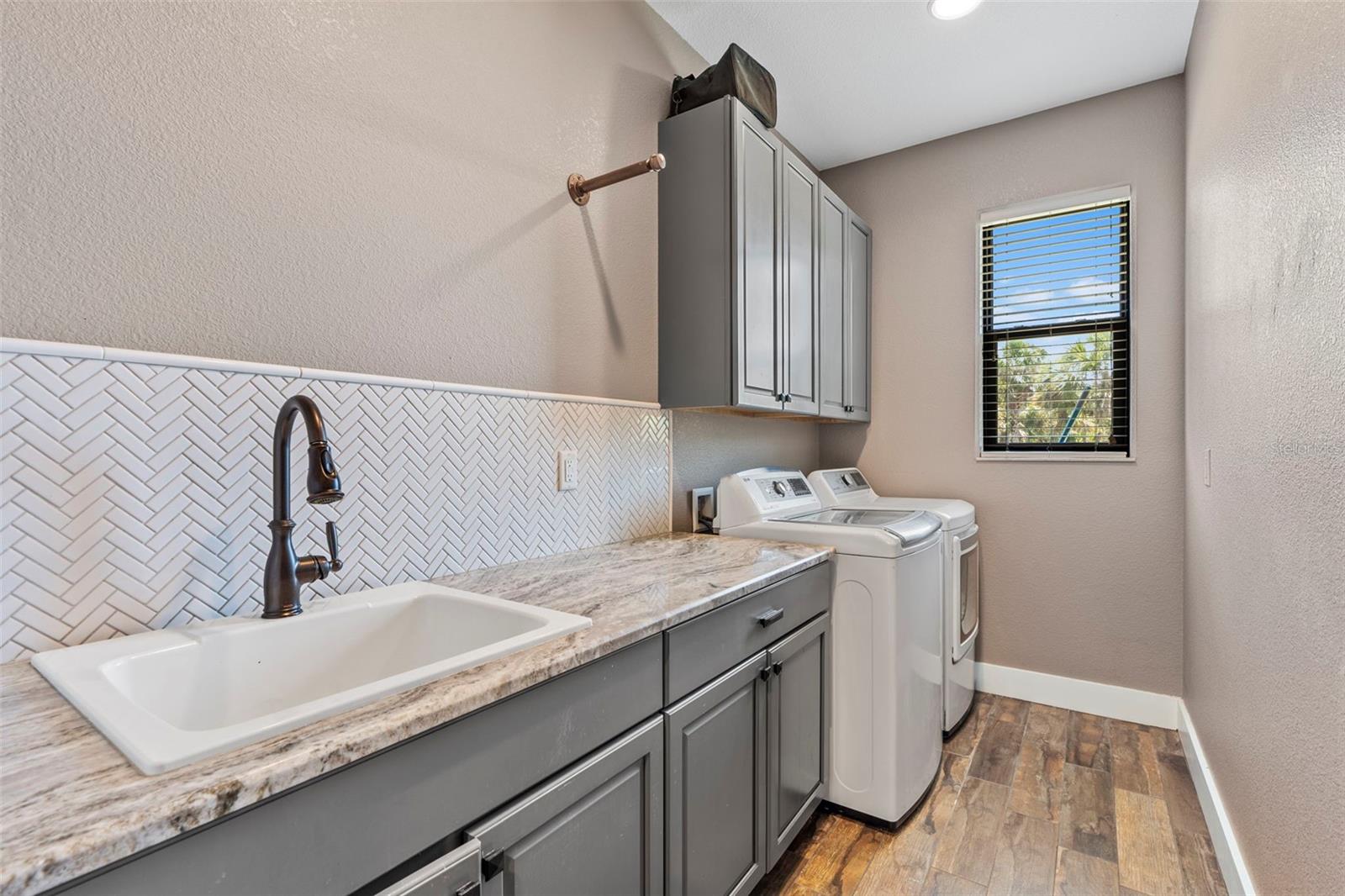 Listing photo id 45 for 4323 Baynes Road