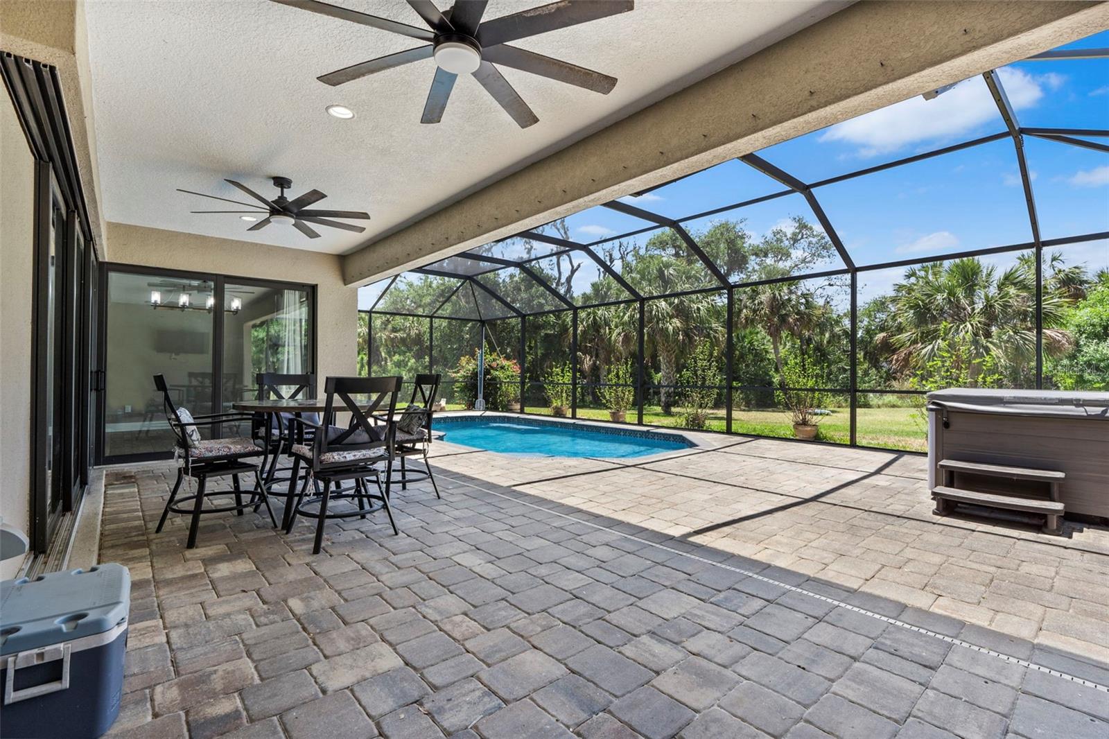 Listing photo id 47 for 4323 Baynes Road