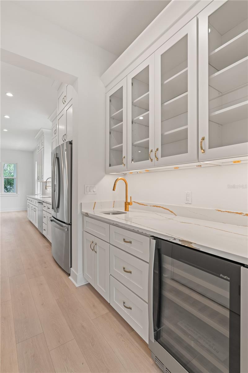 Listing photo id 9 for 4307 Renellie Drive S