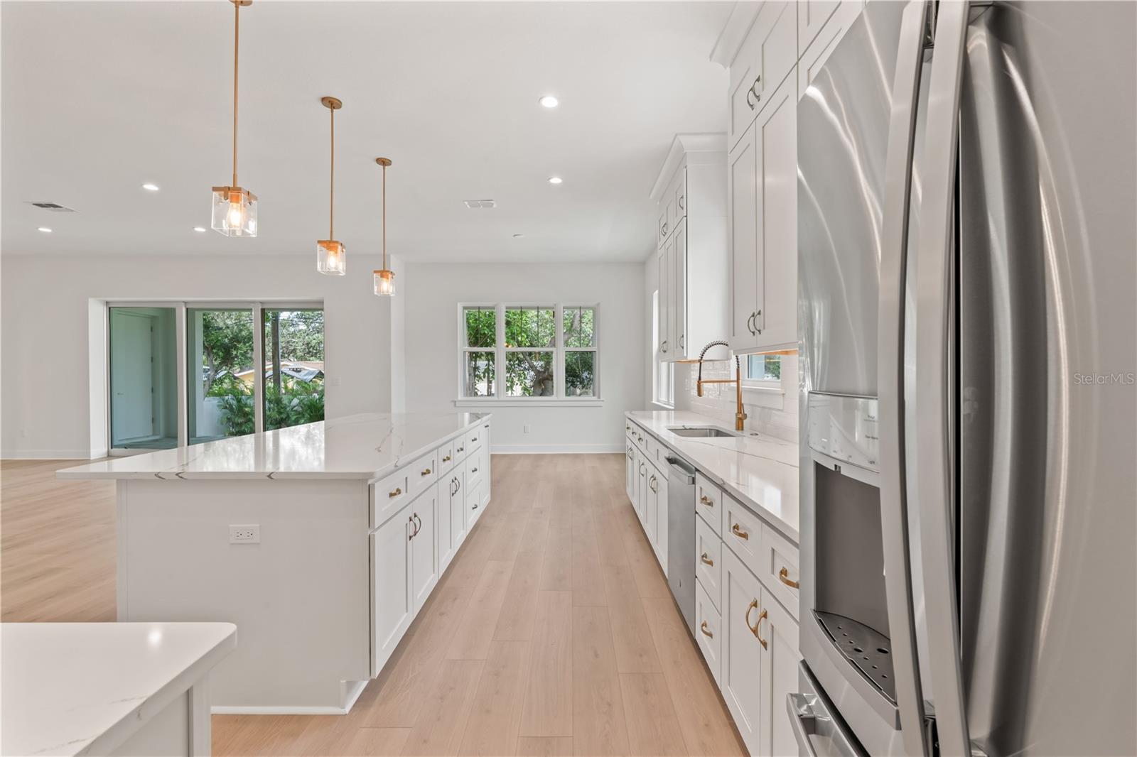 Listing photo id 12 for 4307 Renellie Drive S