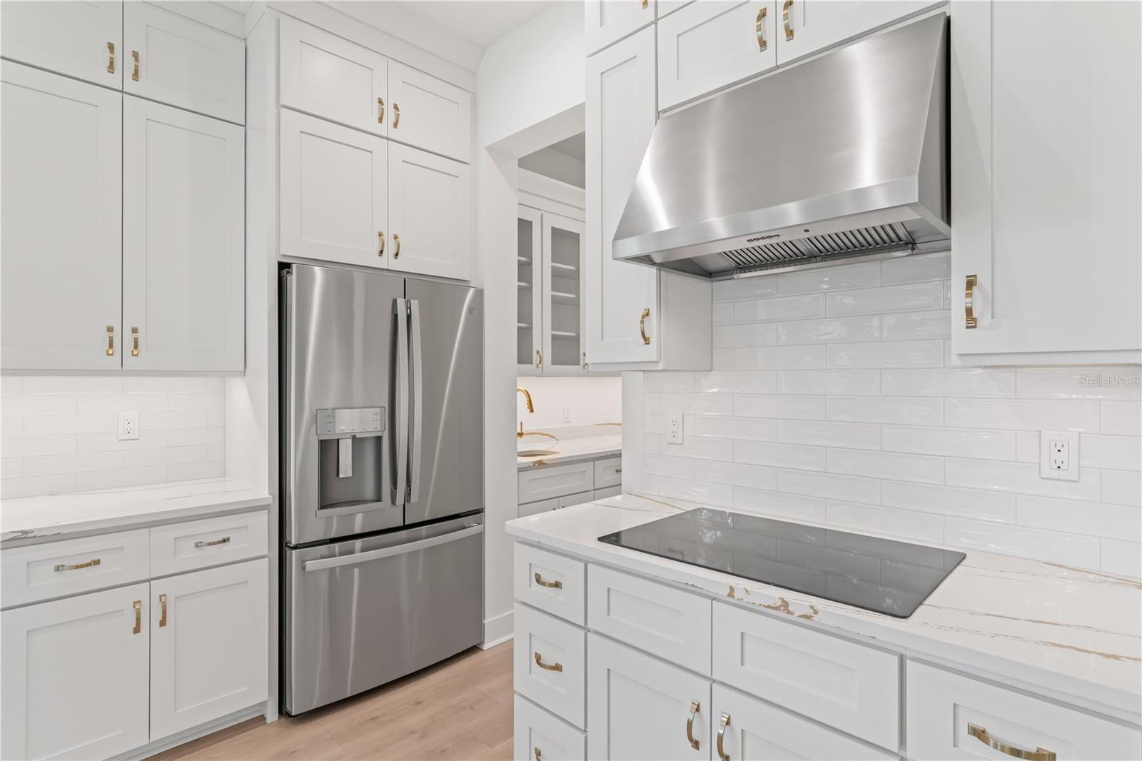 Listing photo id 13 for 4307 Renellie Drive S