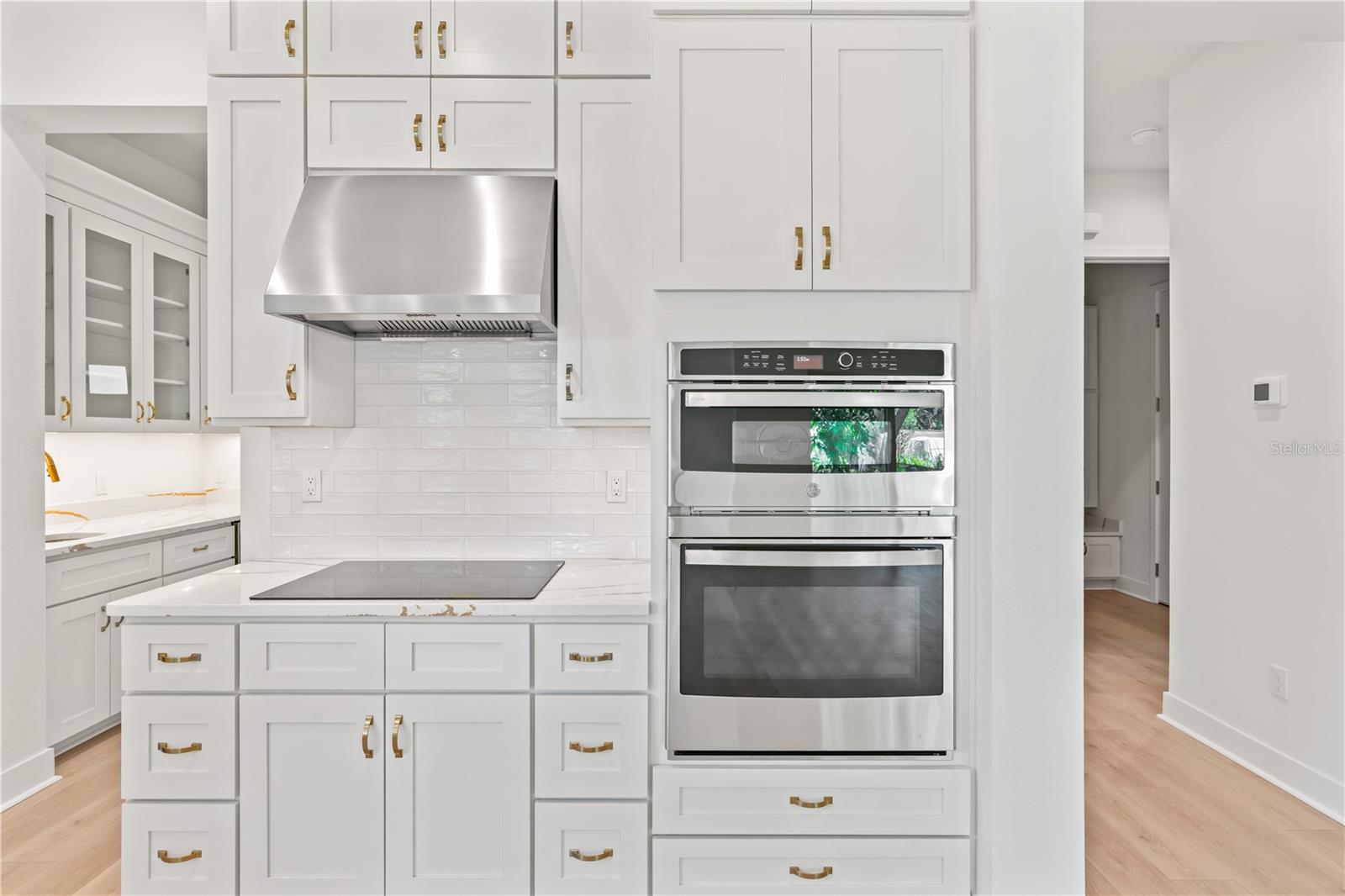 Listing photo id 14 for 4307 Renellie Drive S