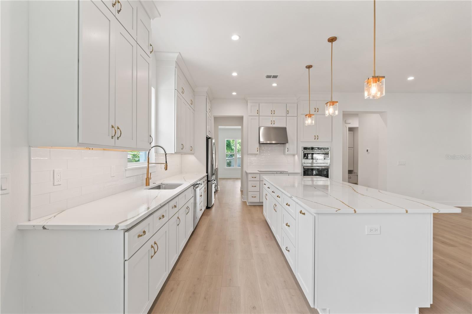 Listing photo id 16 for 4307 Renellie Drive S