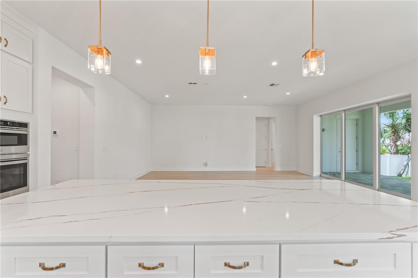 Listing photo id 17 for 4307 Renellie Drive S