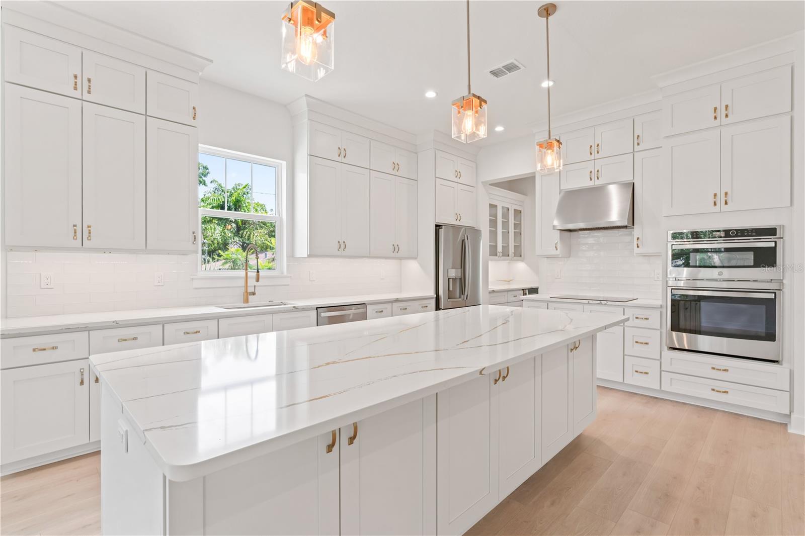 Listing photo id 18 for 4307 Renellie Drive S