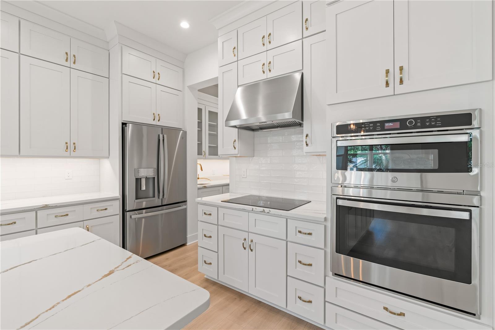 Listing photo id 21 for 4307 Renellie Drive S