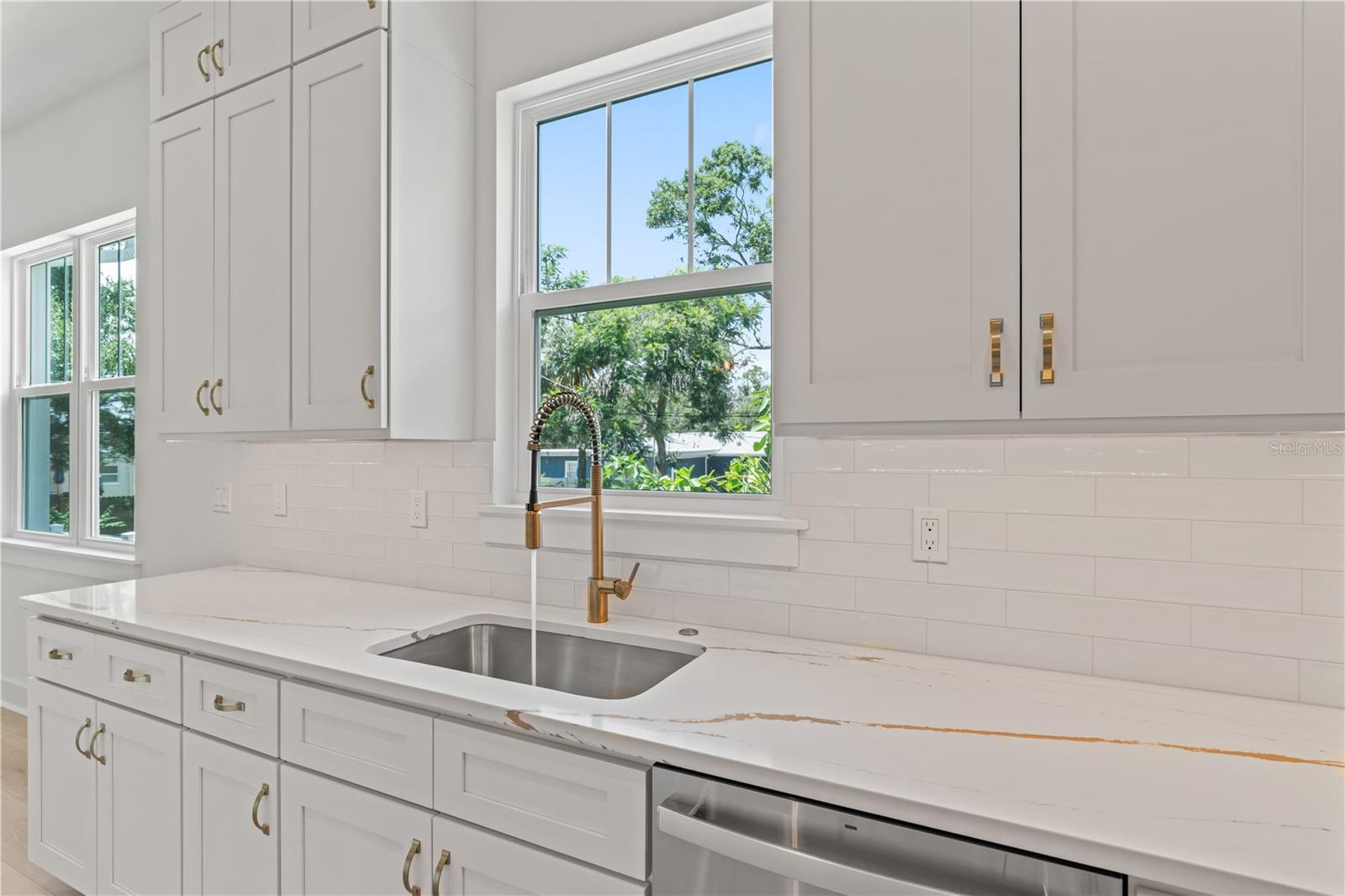 Listing photo id 24 for 4307 Renellie Drive S