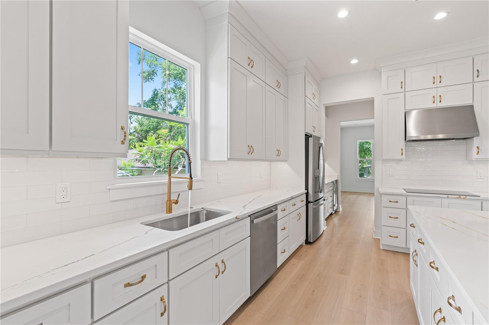 Listing photo id 26 for 4307 Renellie Drive S